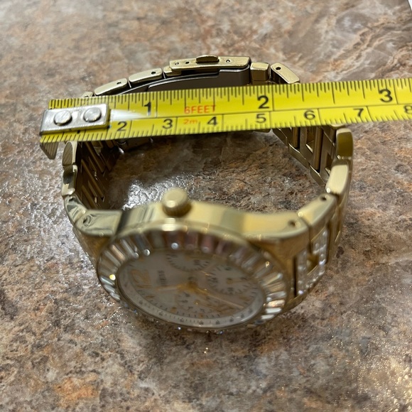 GLISTENING GUESS WATCH…WINNING GIFT FOR SELF OR OCCASION!👍⭐️❤️ - Picture 6 of 12